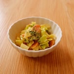 キャベツとソーセージのカレー炒め