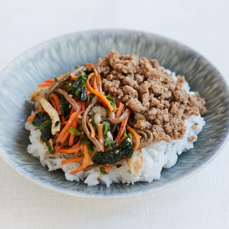 圧縮済み_彩りナムルとそぼろのビビンバ