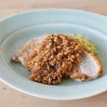 熟成豚ロースのオニオンソース添え