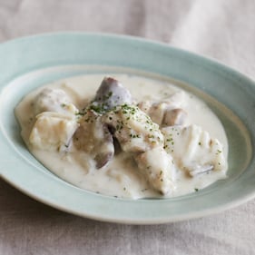 鶏肉とさつまいものシュクメルリ風-2