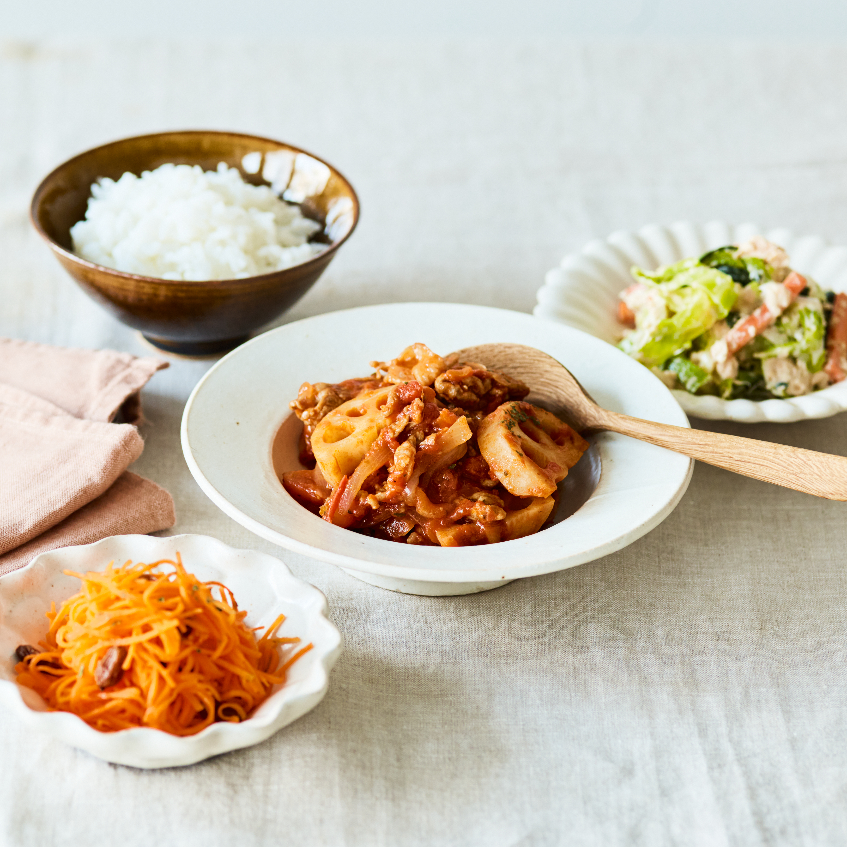 今週のおすすめ「豚肉とレンコンのイタリア風煮込み」｜2021年5月10日週のメニュー