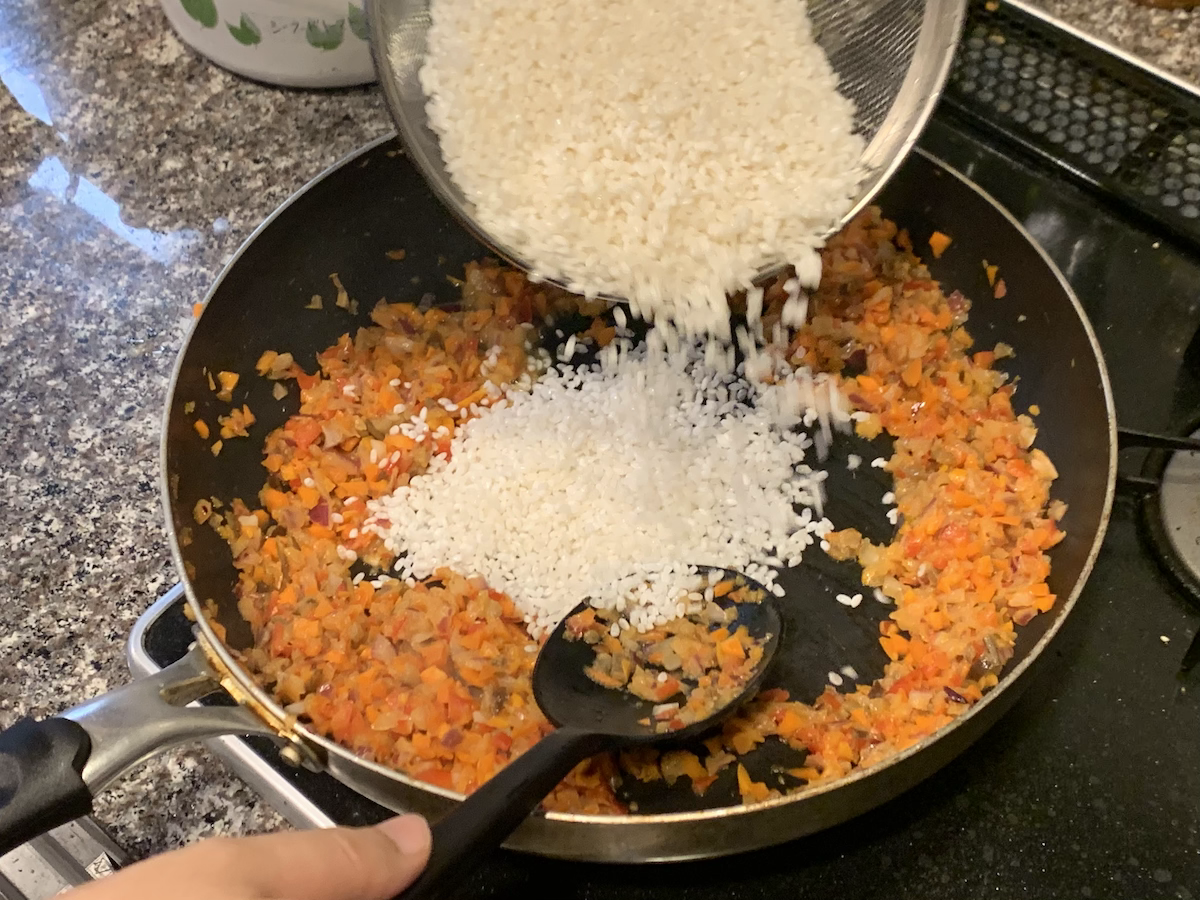 水をきったお米をたして